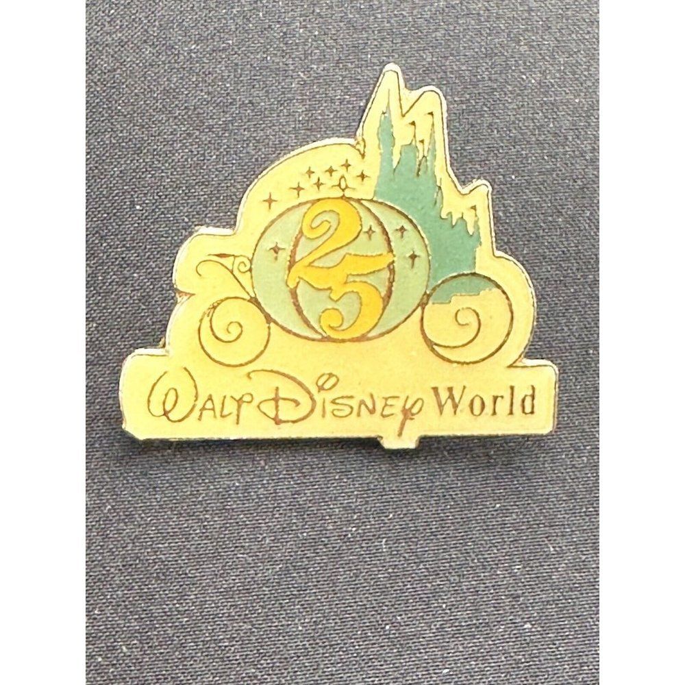 Vtg 90s Walt Disney  25th Anniversary Trading Pin Cinderella Castle Carriage